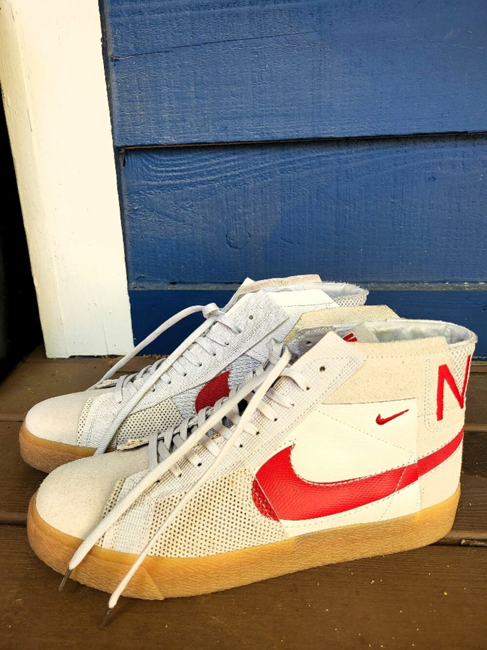 Nike SB Zoom Blazer Mid Top White and Red Skater Shoes - Men's Size 11